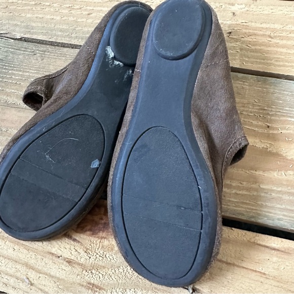 Women’s Cloud 9 Buckle Flats - Picture 2 of 2